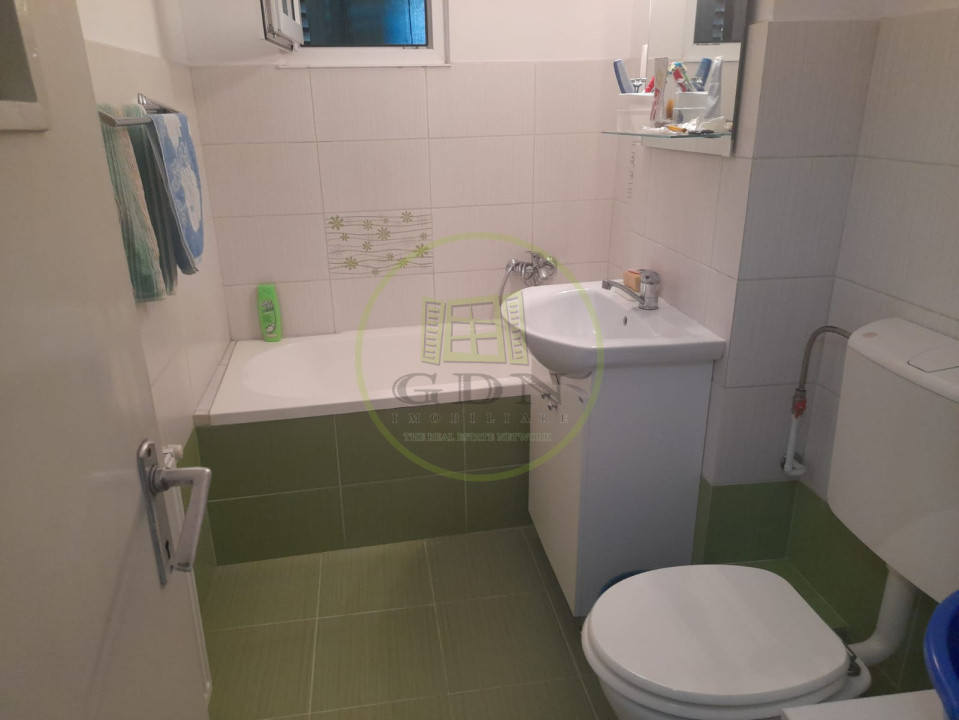 Apartament 3 camere etaj 3 de vanzare B-dul Unirii Fagaras jud. Brasov