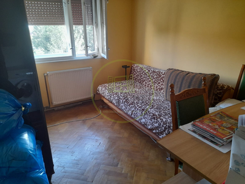 Apartament 3 camere etaj 3 de vanzare B-dul Unirii Fagaras jud. Brasov