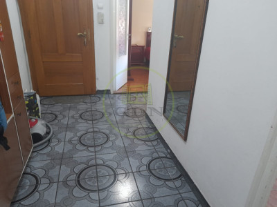 Apartament 3 camere etaj 3 de vanzare B-dul Unirii Fagaras jud. Brasov