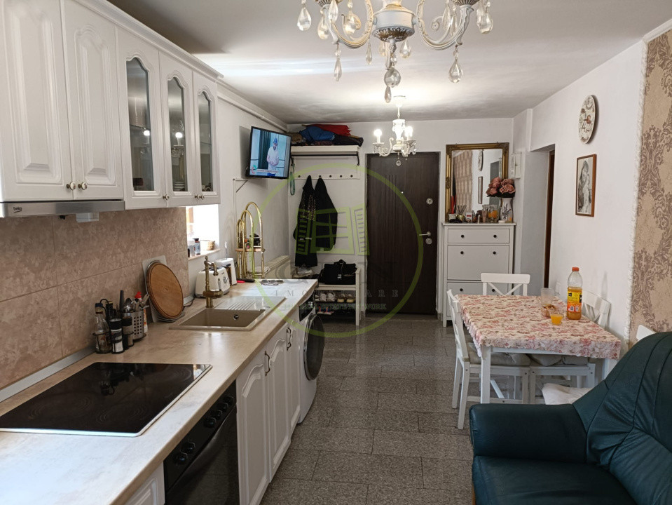 Casă și spațiu comercial de vânzare Reghin zona centrală.