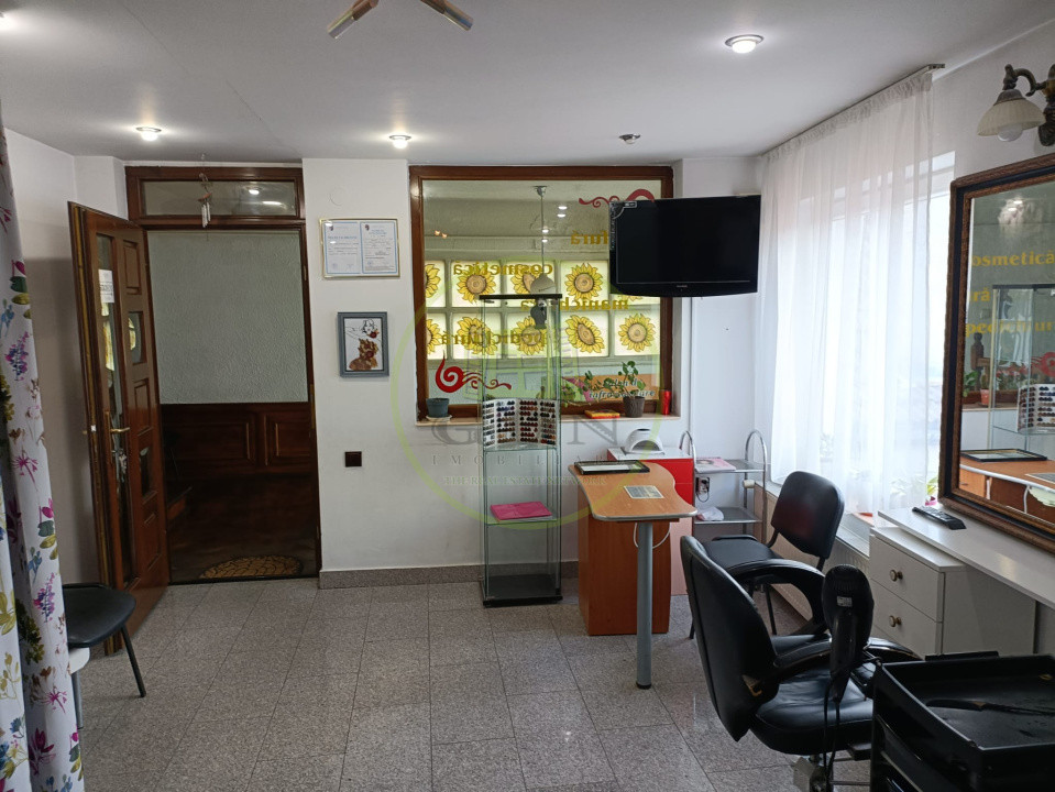 Casă și spațiu comercial de vânzare Reghin zona centrală.