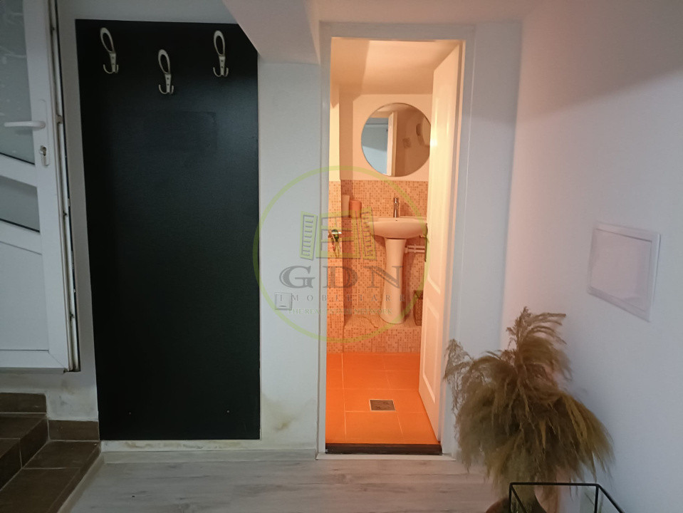 Casă și spațiu comercial de vânzare Reghin zona centrală.