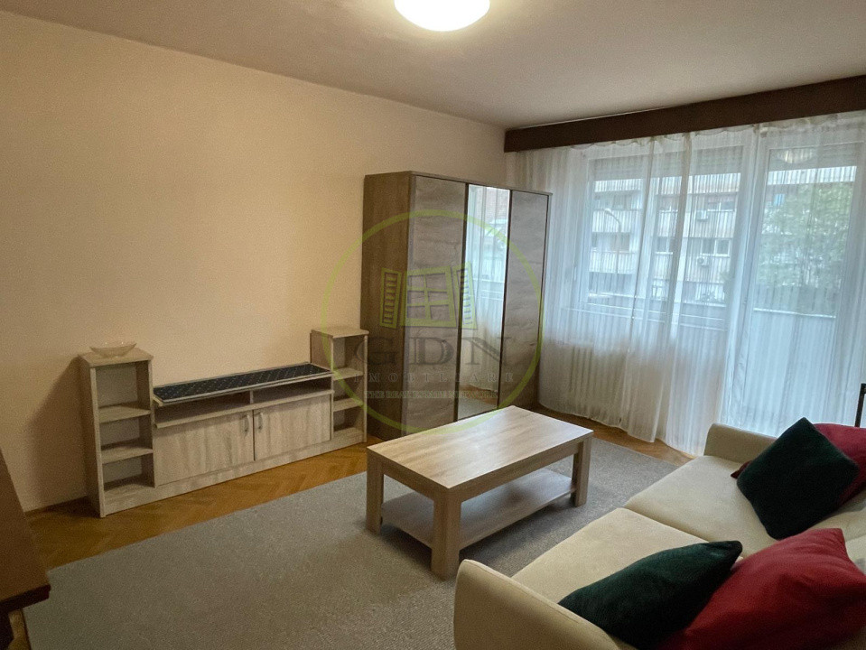 Apart.3 camere,decomandat, zona ultracentrală, lângă Fac. de Drept, Magheru