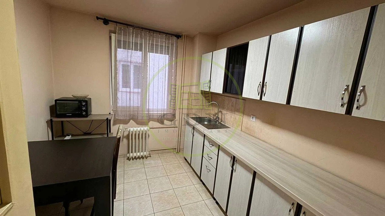Apart.3 camere,decomandat, zona ultracentrală, lângă Fac. de Drept, Magheru