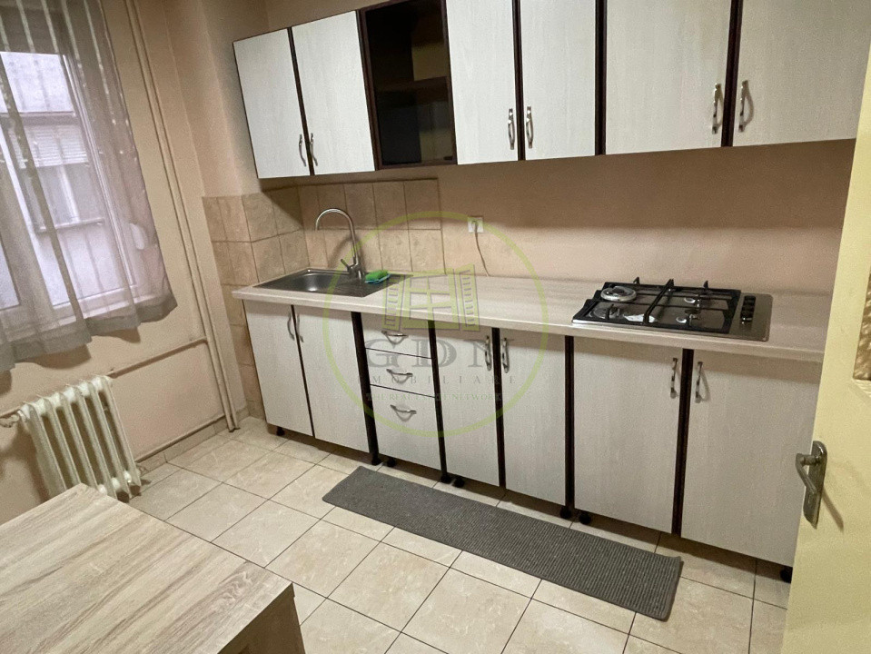 Apart.3 camere,decomandat, zona ultracentrală, lângă Fac. de Drept, Magheru