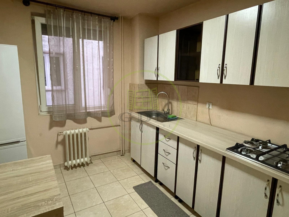 Apart.3 camere,decomandat, zona ultracentrală, lângă Fac. de Drept, Magheru