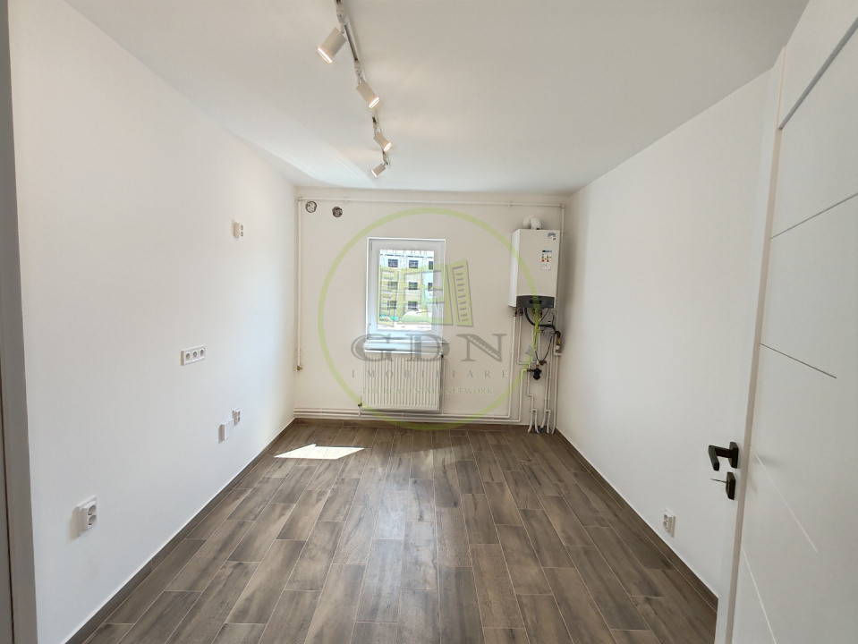 Apartament 3 camere decomandat – Modern, complet renovat, în cartier Ștrand