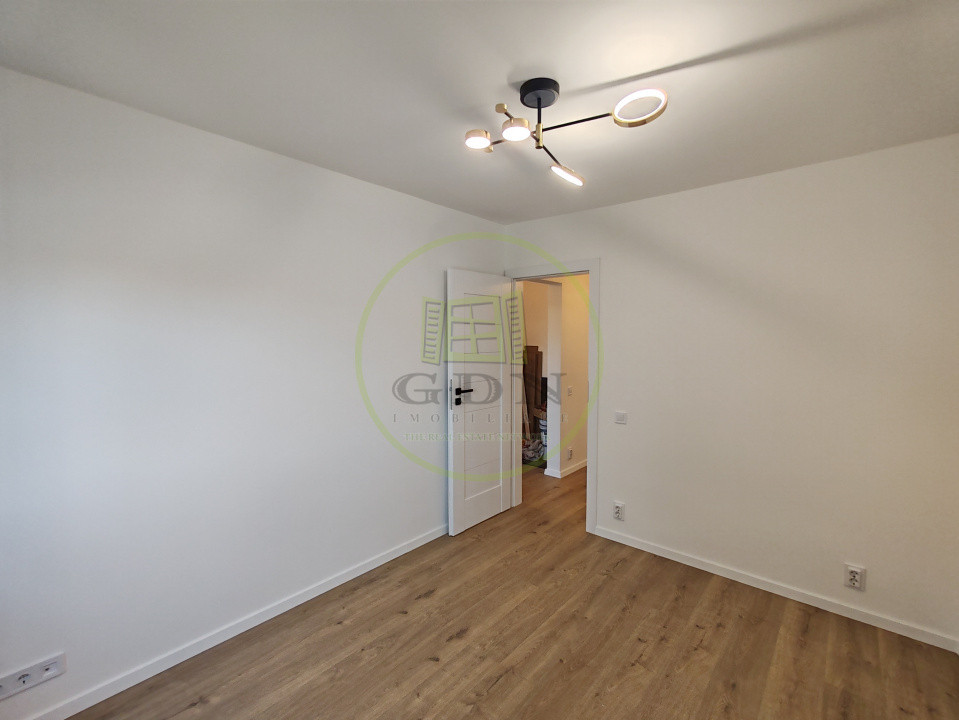 Apartament 3 camere decomandat – Modern, complet renovat, în cartier Ștrand