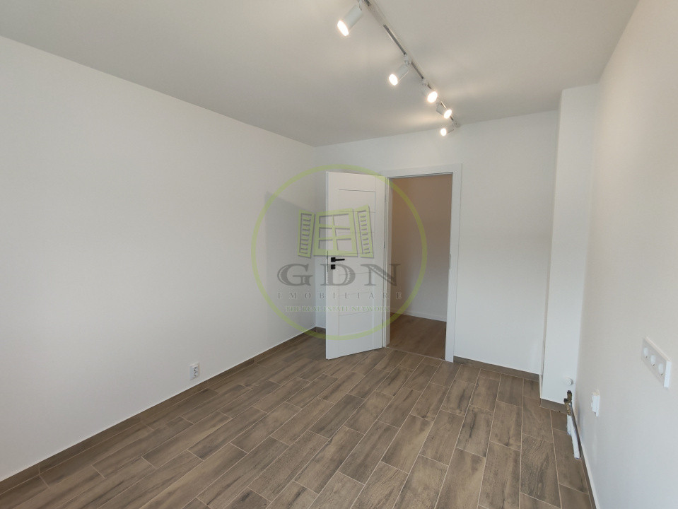 Apartament 3 camere decomandat – Modern, complet renovat, în cartier Ștrand