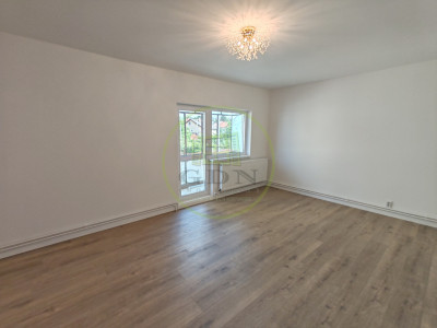Apartament 3 camere decomandat – Modern, complet renovat, în cartier Ștrand