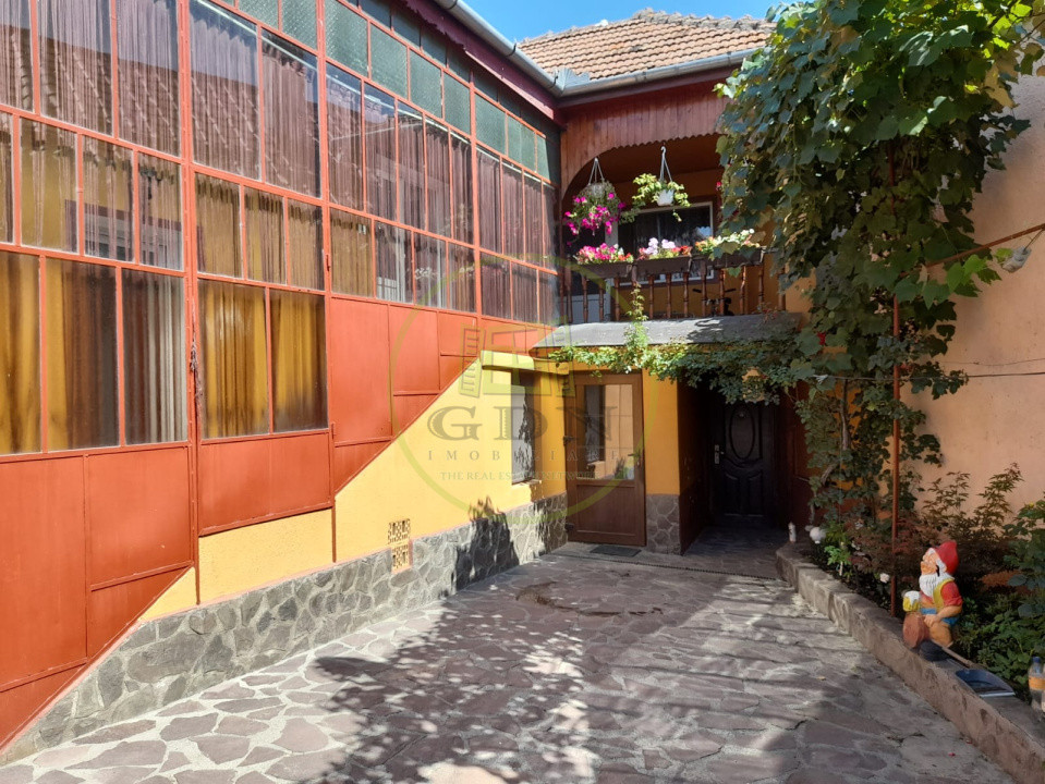 Casa renovata 5 camere de vanzare in locaitatea Mandra jud. Brasov