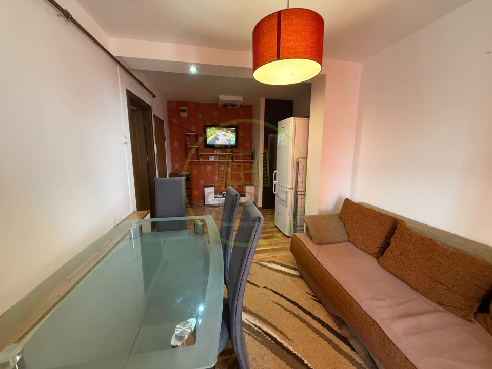 Apartament 3 camere, deccomandat, 54 mp, Rovine, Zona Garii