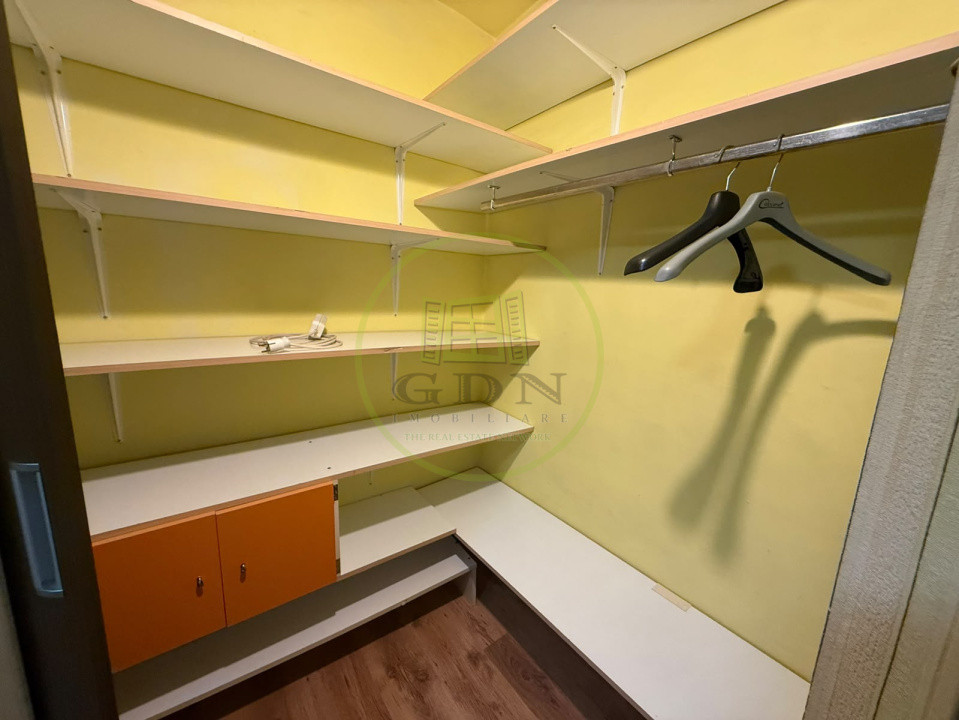 Apartament 3 camere, deccomandat, 54 mp, Rovine, Zona Garii