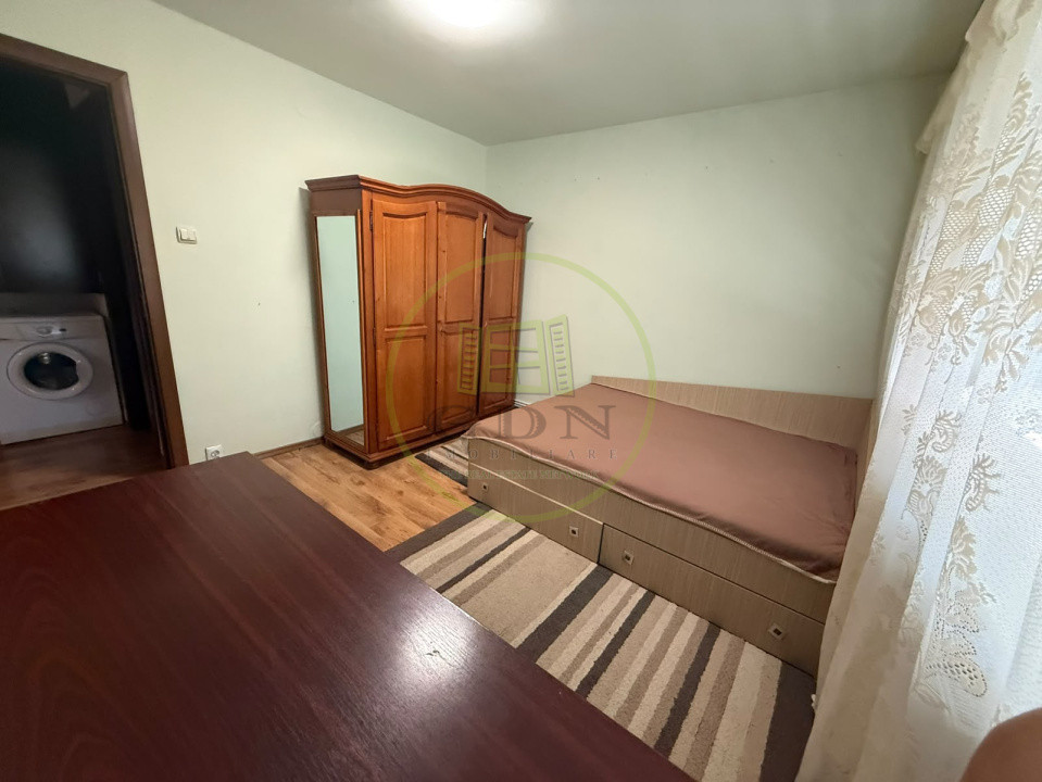 Apartament 3 camere, deccomandat, 54 mp, Rovine, Zona Garii