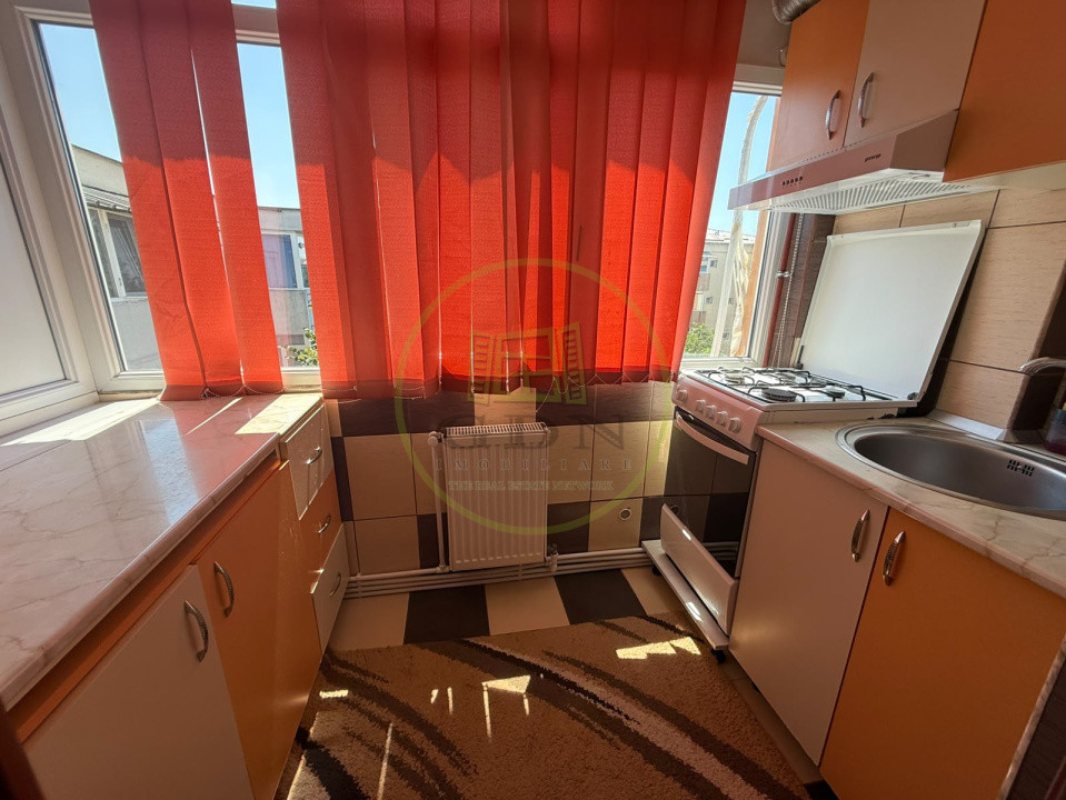 Apartament 3 camere, deccomandat, 54 mp, Rovine, Zona Garii