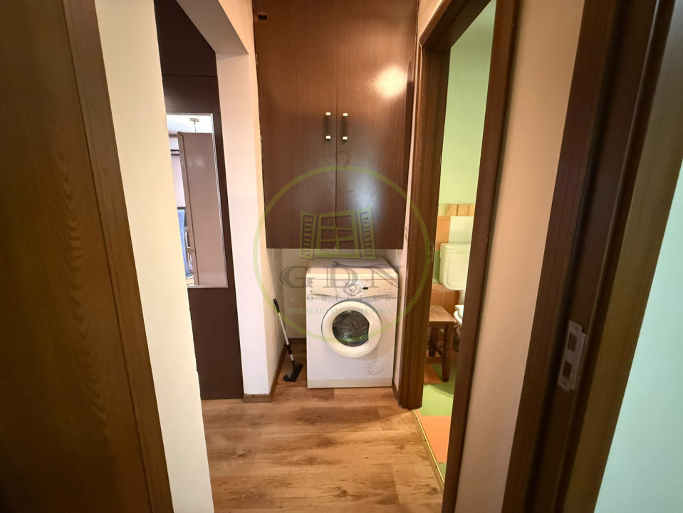 Apartament 3 camere, deccomandat, 54 mp, Rovine, Zona Garii