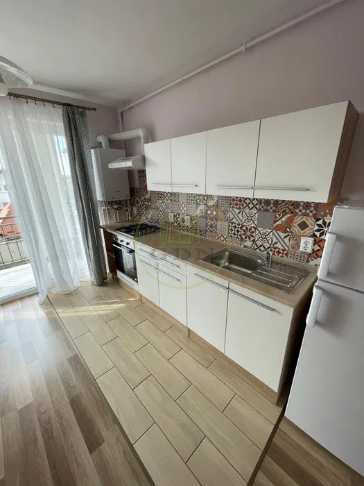 Închiriere apartament 2 camere renovat – City Residence, parcare inclusă