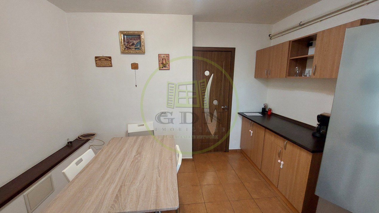 Apartament 3 camere decomandat, 71 mp, etajul 3, Rovine zona Parculet
