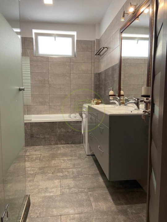 Vânzare apartament 3 camere Râșnov