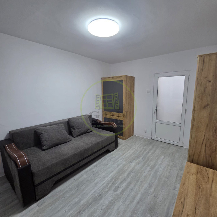 Apartament spațios cu 2 camere decomandate, de închiriat in cartierul V.Aaron