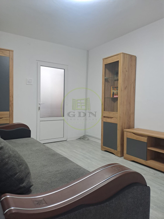 Apartament spațios cu 2 camere decomandate, de închiriat in cartierul V.Aaron
