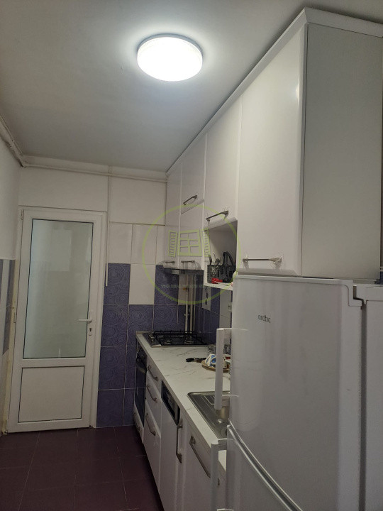 Apartament spațios cu 2 camere decomandate, de închiriat in cartierul V.Aaron