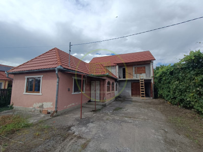 Casă de vânzare Reghin - Suseni