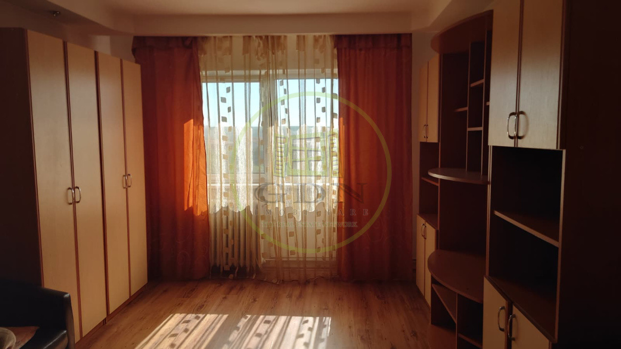 Apartament de vanzare doua camere decomandat, Vasile Aaron!