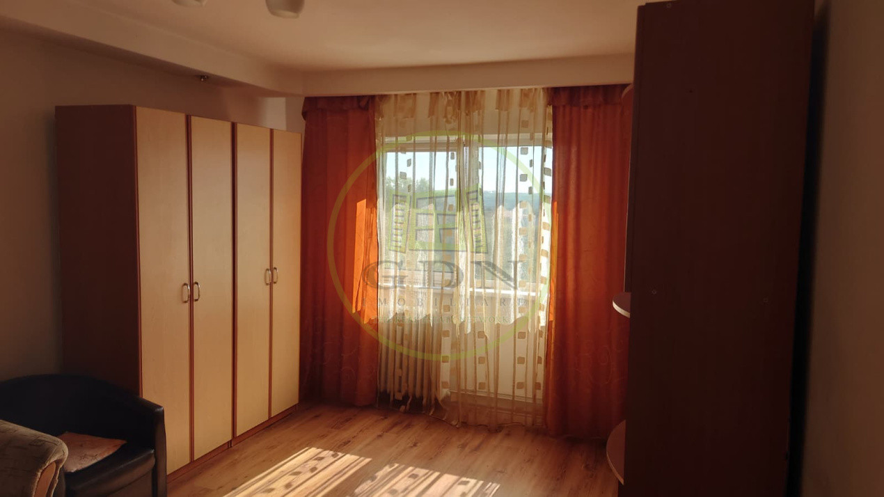 Apartament de vanzare doua camere decomandat, Vasile Aaron!