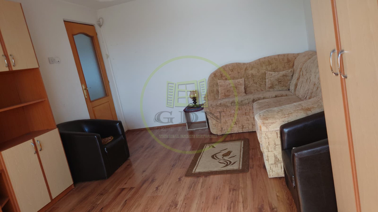 Apartament de vanzare doua camere decomandat, Vasile Aaron!