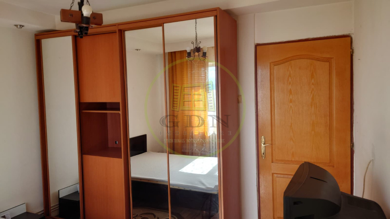 Apartament de vanzare doua camere decomandat, Vasile Aaron!