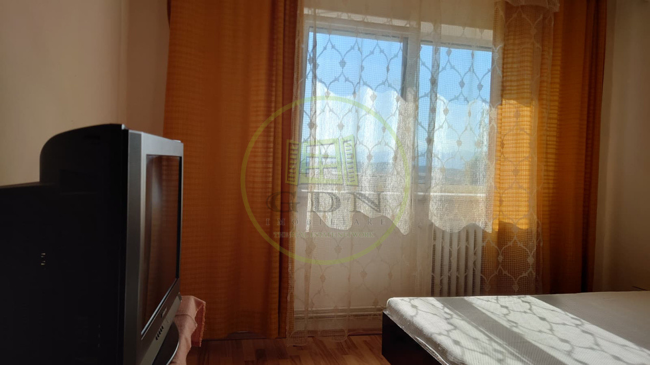 Apartament de vanzare doua camere decomandat, Vasile Aaron!