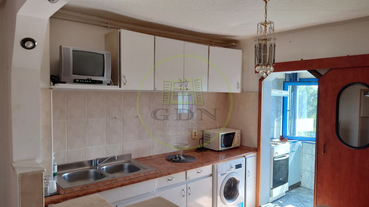 Apartament de vanzare doua camere decomandat, Vasile Aaron!