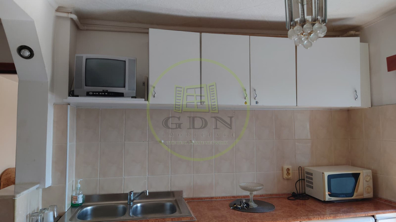 Apartament de vanzare doua camere decomandat, Vasile Aaron!