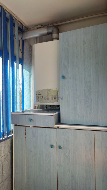 Apartament de vanzare doua camere decomandat, Vasile Aaron!