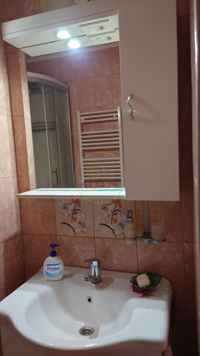 Apartament de vanzare doua camere decomandat, Vasile Aaron!