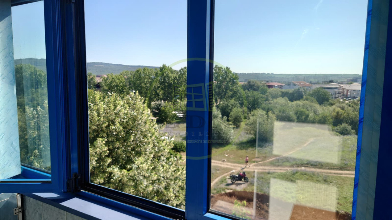 Apartament de vanzare doua camere decomandat, Vasile Aaron!