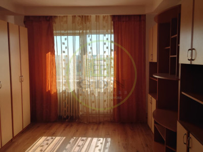 Apartament de vanzare doua camere decomandat, Vasile Aaron!