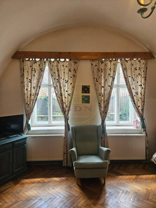 🏡 Apartament boem de închiriat în Centrul Istoric al Sibiului – Strada Faurului