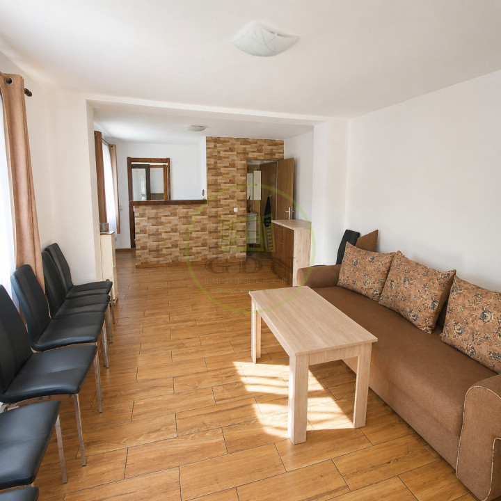 Proprietate deosebită în Zărnești – Două case, spațiu comercial și teren generos