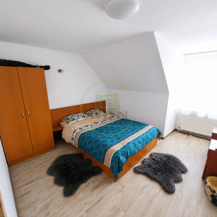 Proprietate deosebită în Zărnești – Două case, spațiu comercial și teren generos