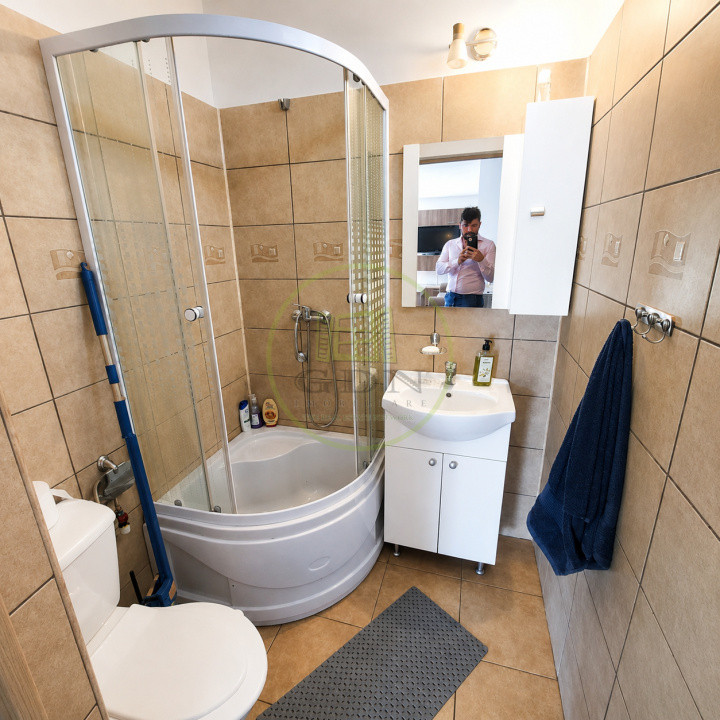 Proprietate deosebită în Zărnești – Două case, spațiu comercial și teren generos