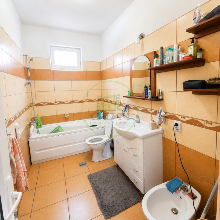Proprietate deosebită în Zărnești – Două case, spațiu comercial și teren generos