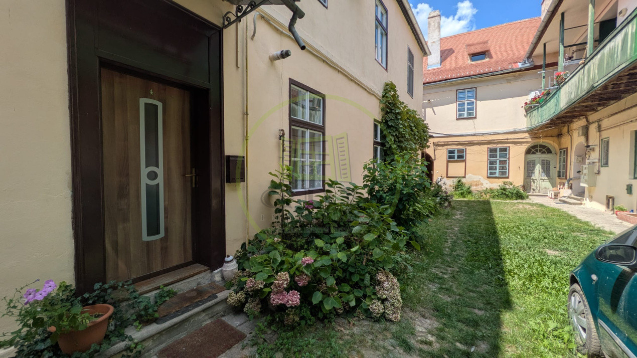 Apartament cu istorie și personalitate, 2 camere, Centrul Istoric Sibiu