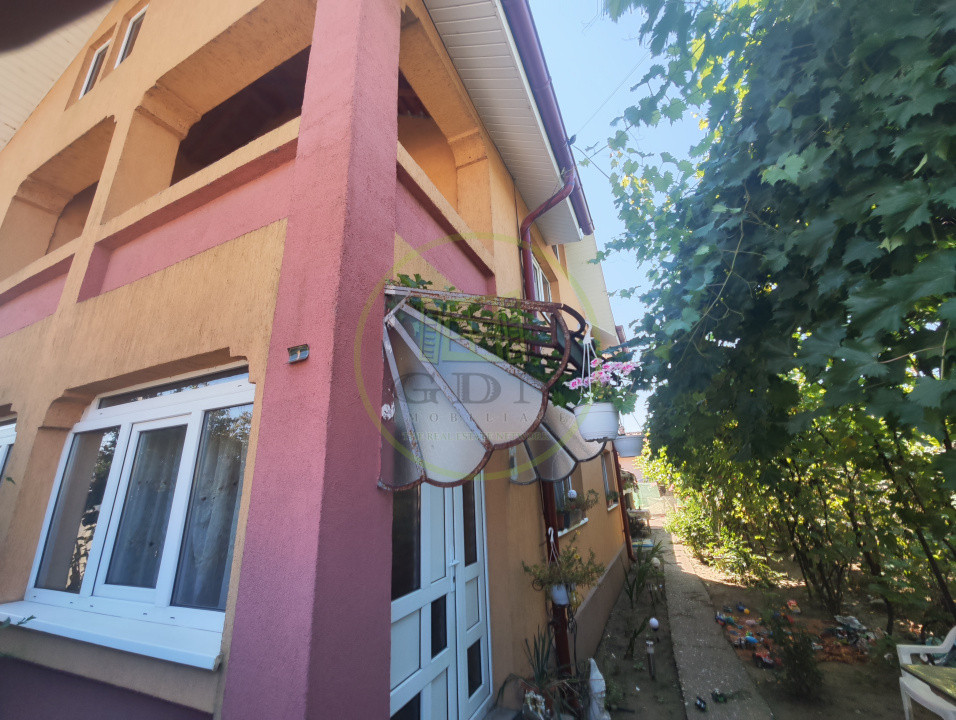 Casa 4 camere, teren 250 mp, localitatea Podari, zona Profi Loco.