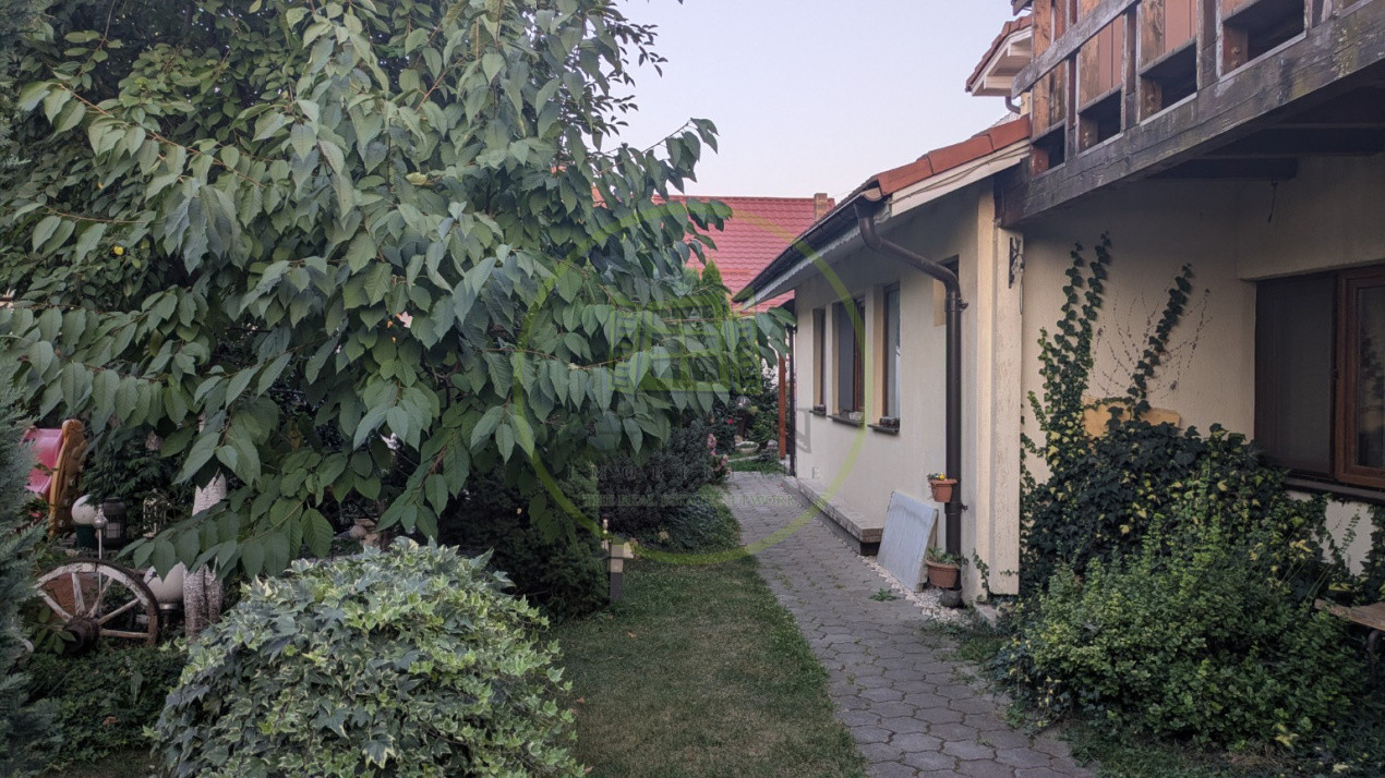 Proprietate unică în Piața Cluj - 5 camere, o bucătărie + o chicinetă, 3 băi