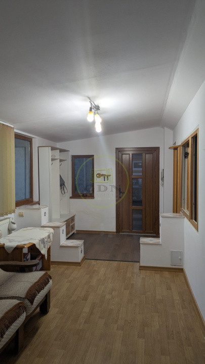 Proprietate unică în Piața Cluj - 5 camere, o bucătărie + o chicinetă, 3 băi