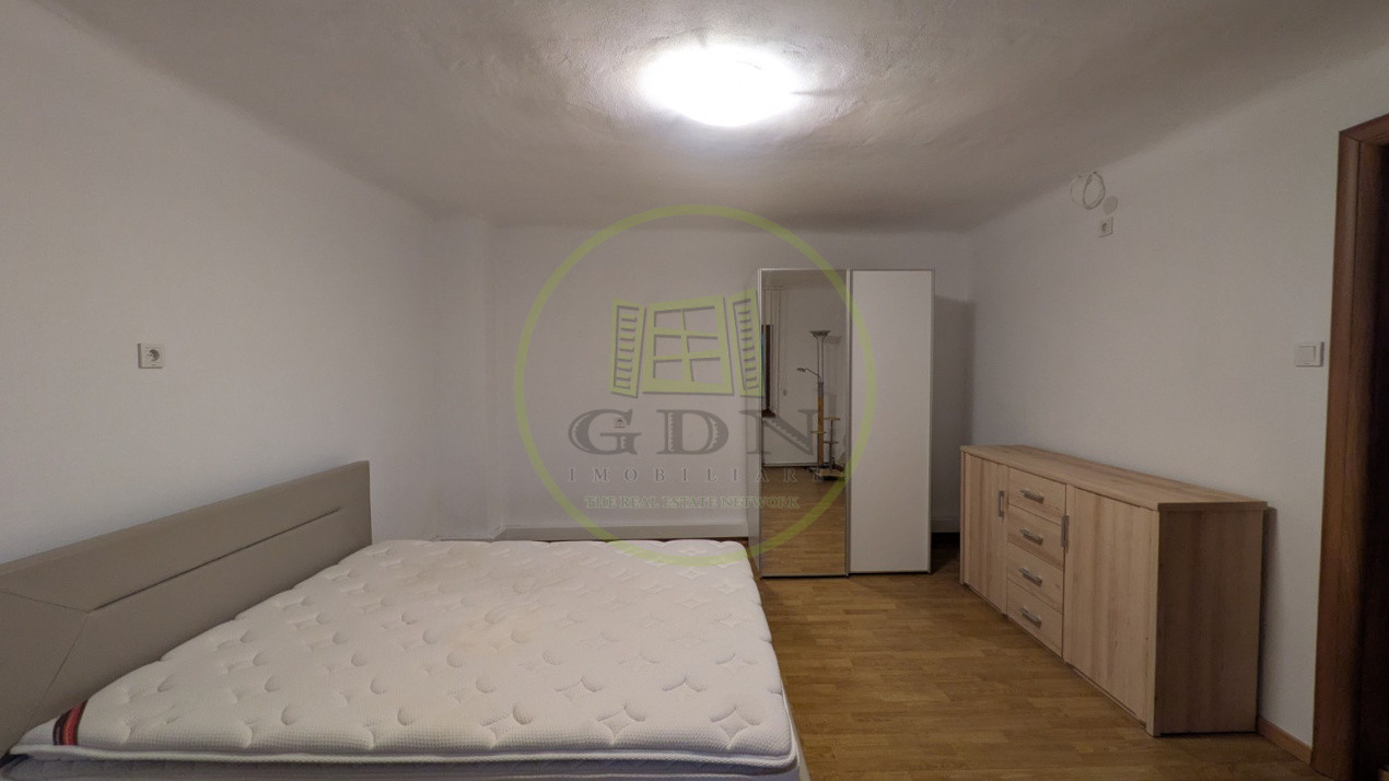Proprietate unică în Piața Cluj - 5 camere, o bucătărie + o chicinetă, 3 băi