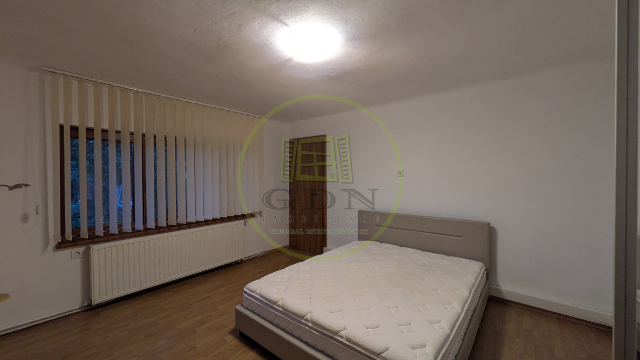 Proprietate unică în Piața Cluj - 5 camere, o bucătărie + o chicinetă, 3 băi