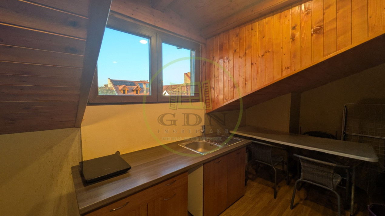 Proprietate unică în Piața Cluj - 5 camere, o bucătărie + o chicinetă, 3 băi